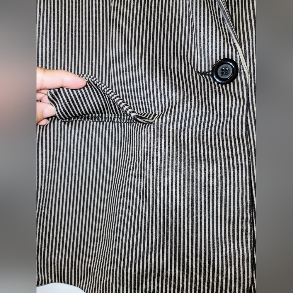 Soho Apparel Black and Tan Stripped Tailored Blazer Size M - Picture 6 of 12
